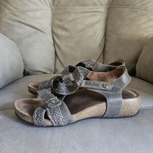 TAOS‎ gray taupe braded leather sandals size EU 38, US 7-7.5